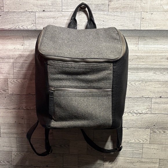 Daniele Nicole Handbags - Daniele Nicole Gray and Black Backpack